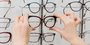چگونه ماده فریم عینک مناسب را انتخاب کنیم؟